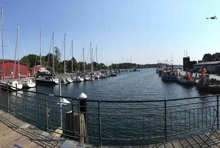 Eckernförde Im Bademantel An Den Strand Mit Terrasse מראה חיצוני תמונה