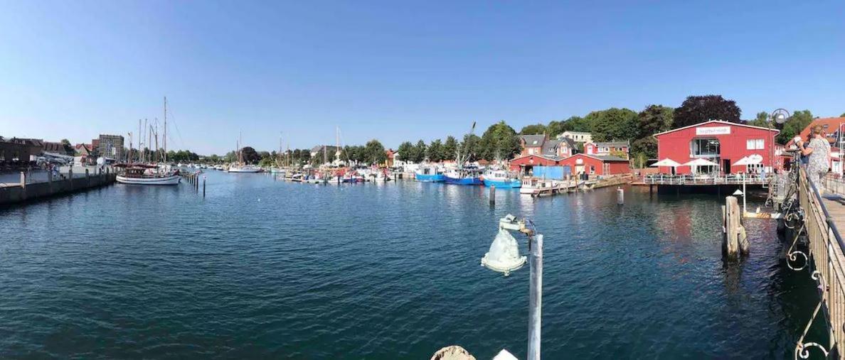 Eckernförde Im Bademantel An Den Strand Mit Terrasse מראה חיצוני תמונה