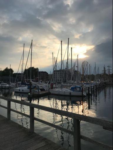 Eckernförde Im Bademantel An Den Strand Mit Terrasse מראה חיצוני תמונה