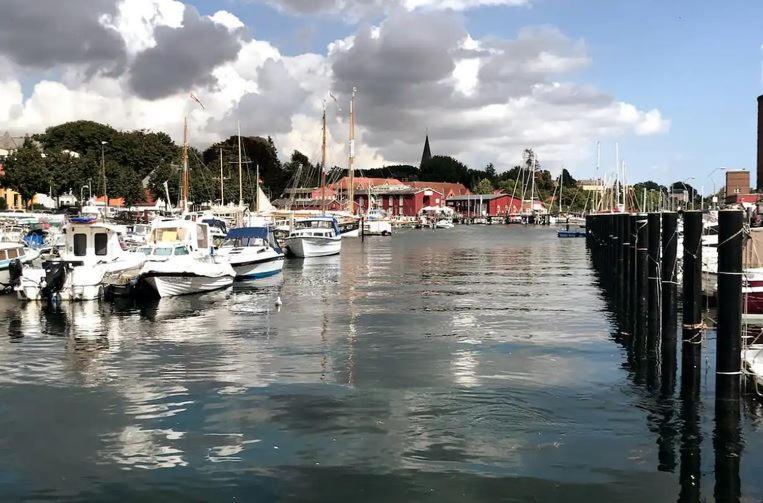 Eckernförde Im Bademantel An Den Strand Mit Terrasse מראה חיצוני תמונה